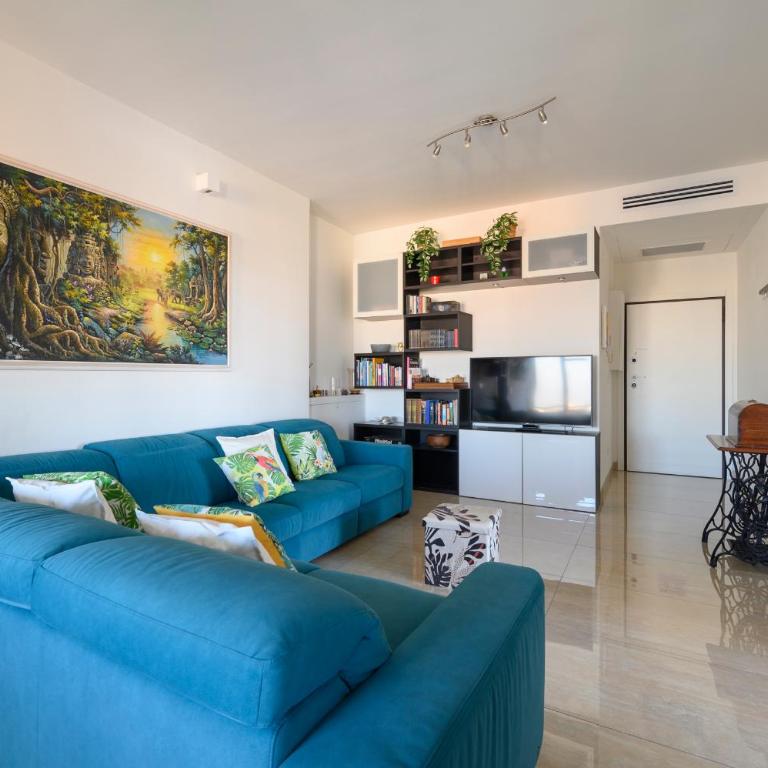 Marconi Skyline - Three-Bedroom Apartment - 6