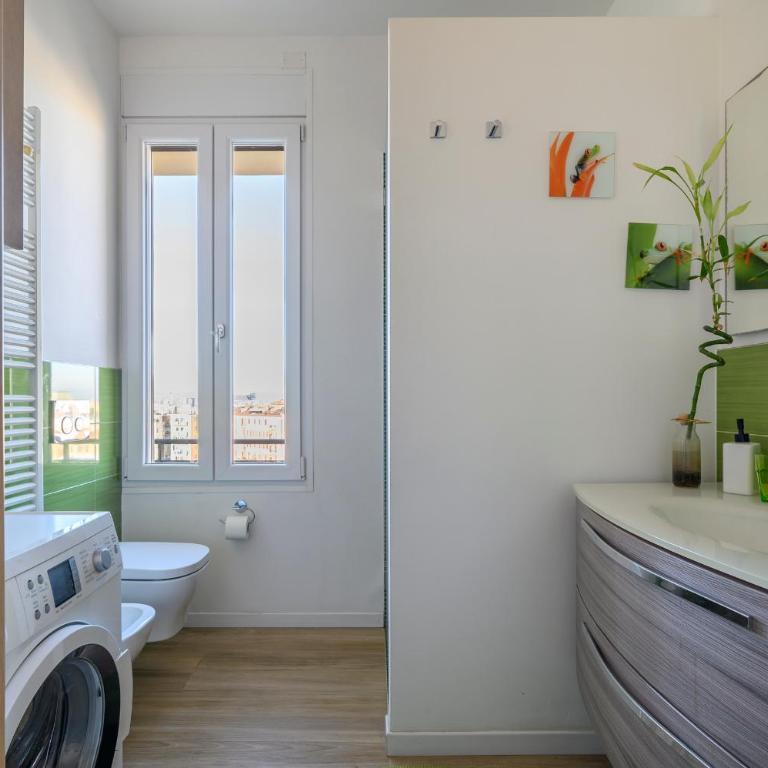 Marconi Skyline - Three-Bedroom Apartment - 42