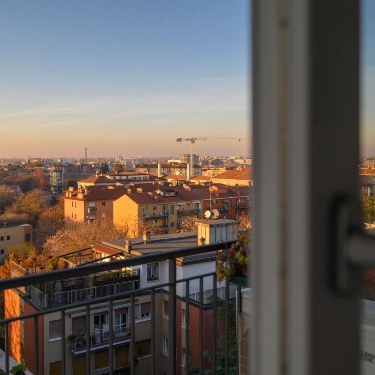 Marconi Skyline - Three-Bedroom Apartment - 41
