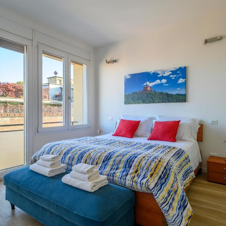 Marconi Skyline - Three-Bedroom Apartment - 28
