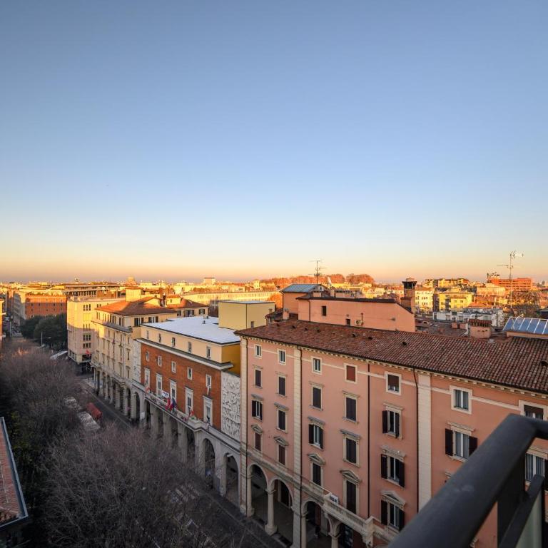 Marconi Skyline - Three-Bedroom Apartment - 50