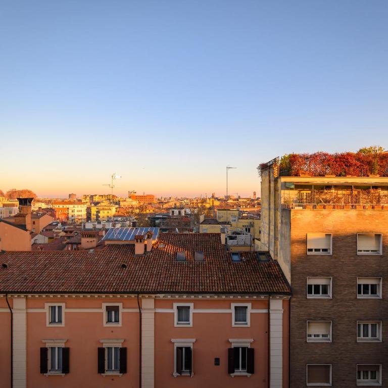 Marconi Skyline - Three-Bedroom Apartment - 52