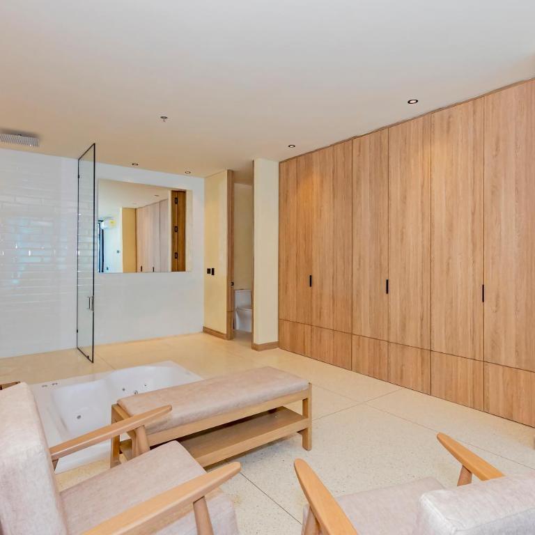 Iconik 33 Hotel - Deluxe King Studio - 7