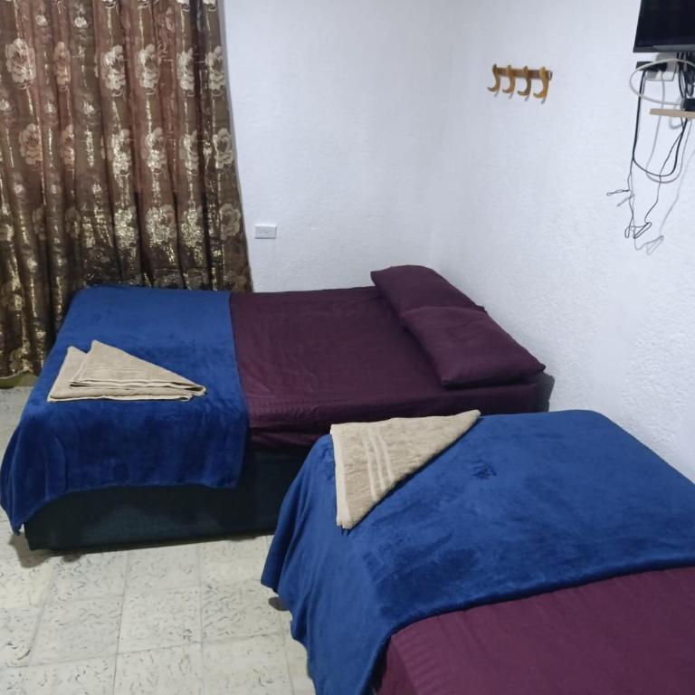 Hostal Mastcoy - Quadruple Room with Private Bathroom - 4