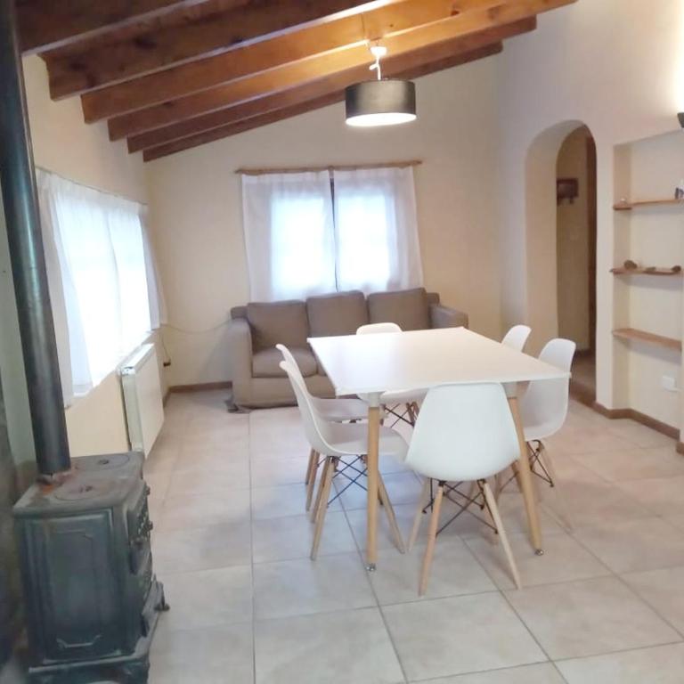 Hermosa casa con patio a una cuadra del lago - Casa de 2 dormitorios - 3