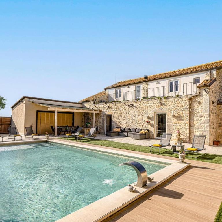 Villa Amira by Villa Plus - Villa - 1