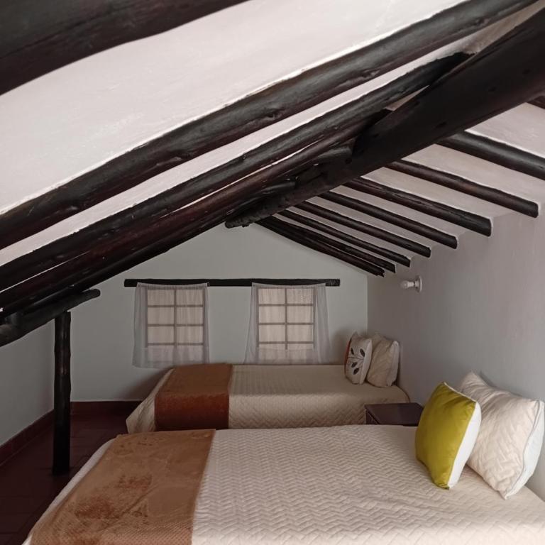 Aparta Hotel Eucalyptus - Basic Triple Room with Shared Bathroom - 1