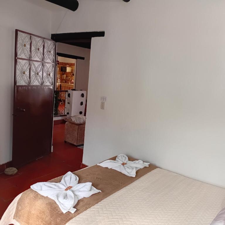 Aparta Hotel Eucalyptus - Triple Room with Shared Bathroom - 3