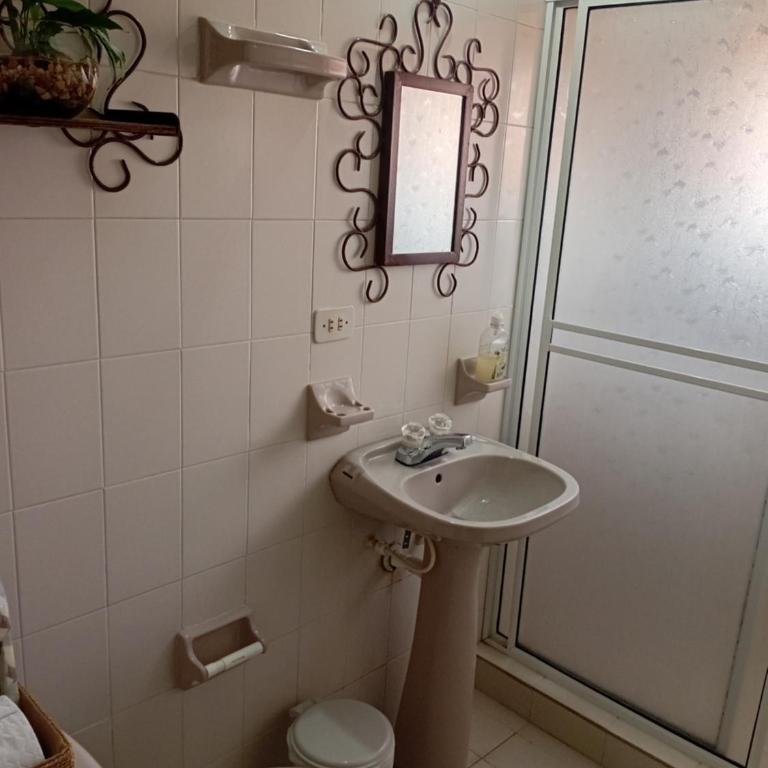Aparta Hotel Eucalyptus - Triple Room with Shared Bathroom - 6