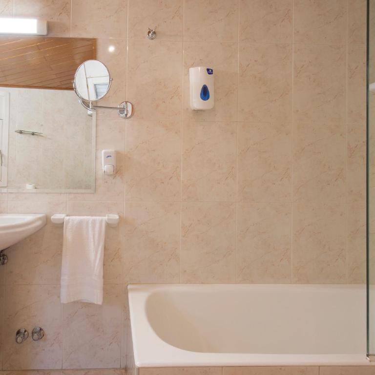 Hotel Oros by Nexta - Habitación Triple (2 adultos + 1 niño) - 2