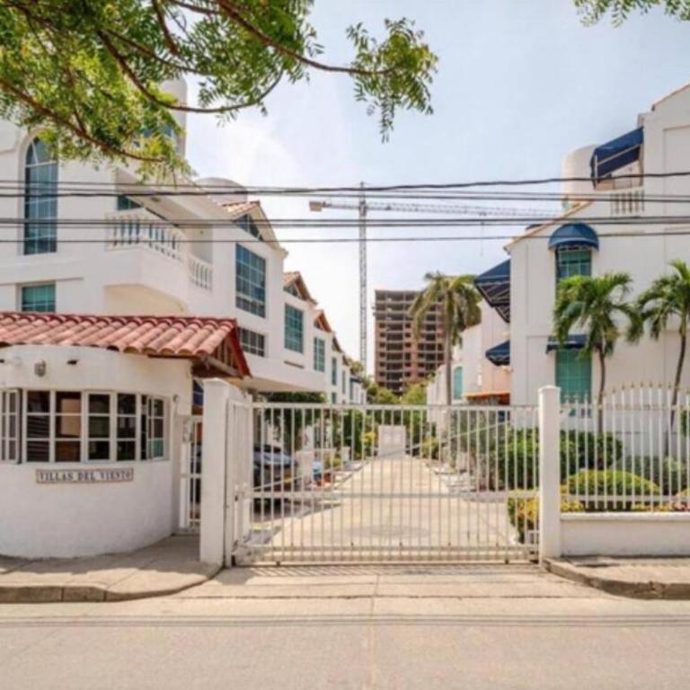 Private House - 4 Pisos - 100 Mts de la playa - Three-Bedroom House - 2