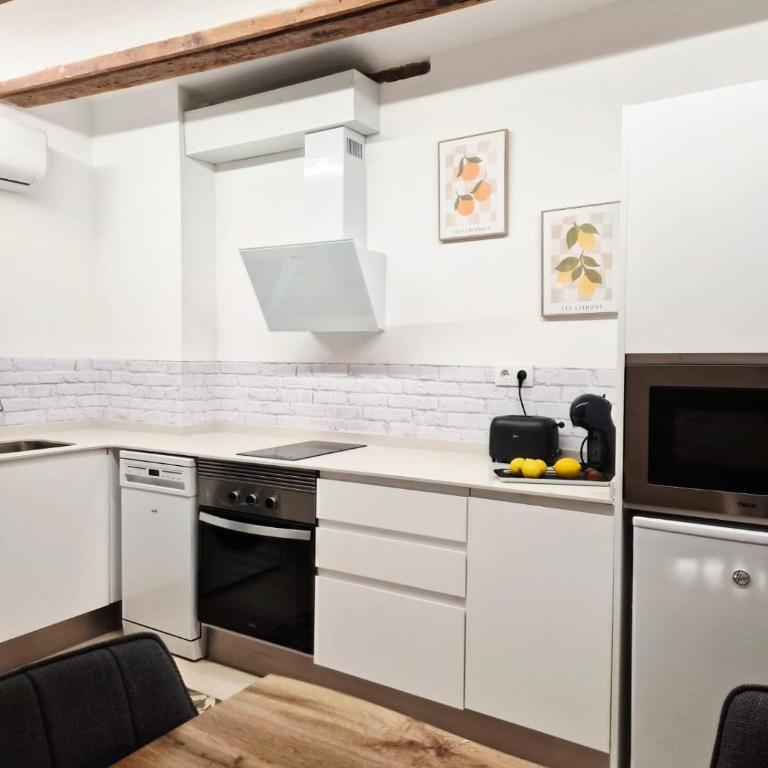 Valencia Catedral Apt - Two-Bedroom Apartment - 6