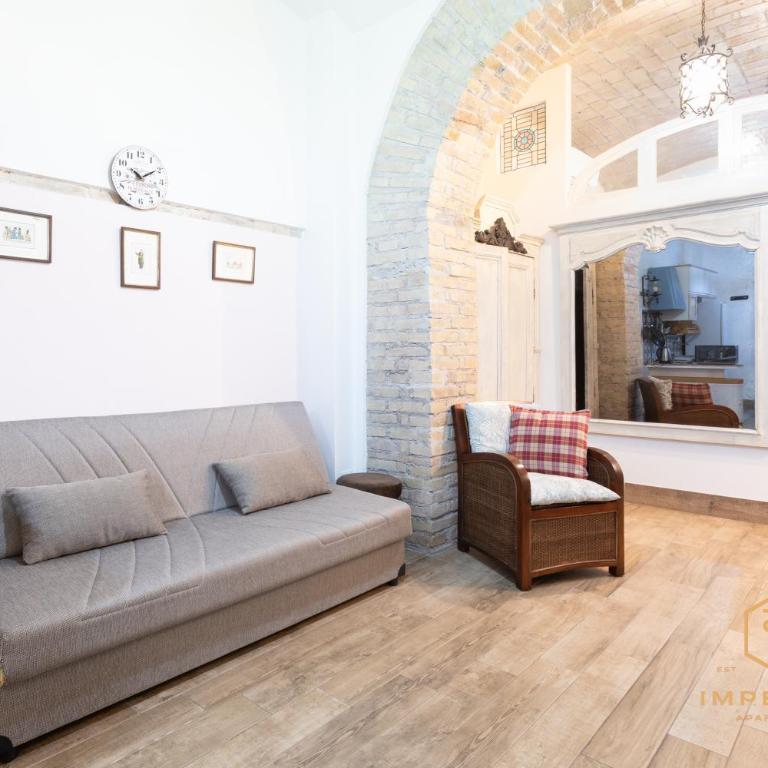 Imperium Residence - 100mt to metro, private Patio, A-C, 2-4 pax - Casa con 1 Camera da Letto - 12