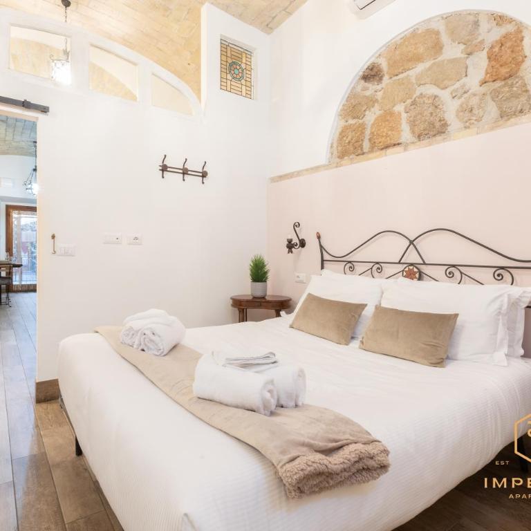 Imperium Residence - 100mt to metro, private Patio, A-C, 2-4 pax - Casa con 1 Camera da Letto - 6