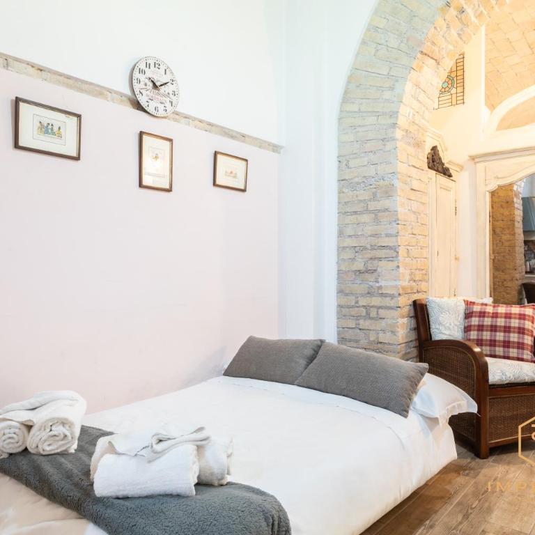 Imperium Residence - 100mt to metro, private Patio, A-C, 2-4 pax - Casa con 1 Camera da Letto - 15