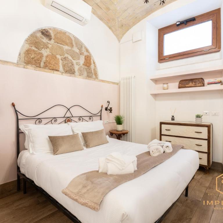 Imperium Residence - 100mt to metro, private Patio, A-C, 2-4 pax - Casa con 1 Camera da Letto - 1