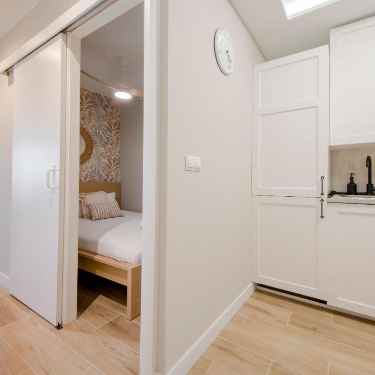 Real encanto para 8, al pie de Plaza España - Three-Bedroom Apartment - 12