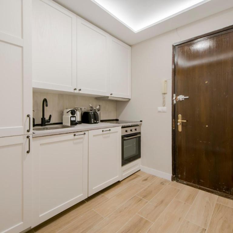 Real encanto para 8, al pie de Plaza España - Three-Bedroom Apartment - 7