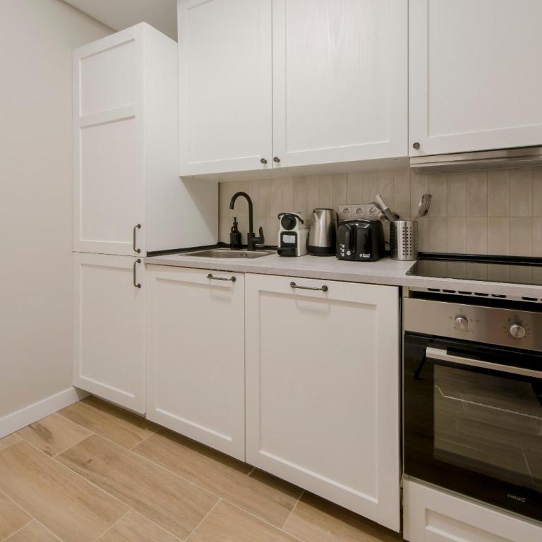 Real encanto para 8, al pie de Plaza España - Three-Bedroom Apartment - 3