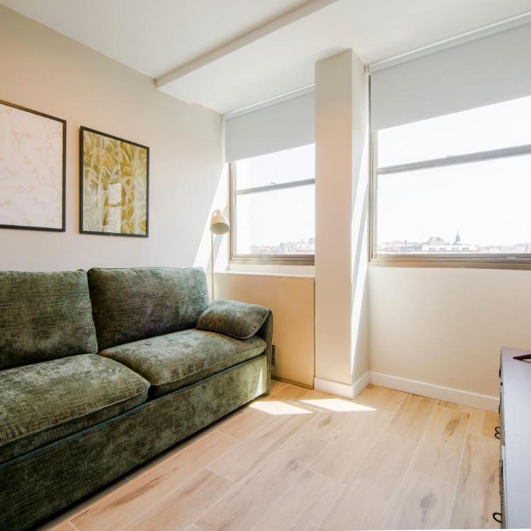 Real encanto para 8, al pie de Plaza España - Three-Bedroom Apartment - 21