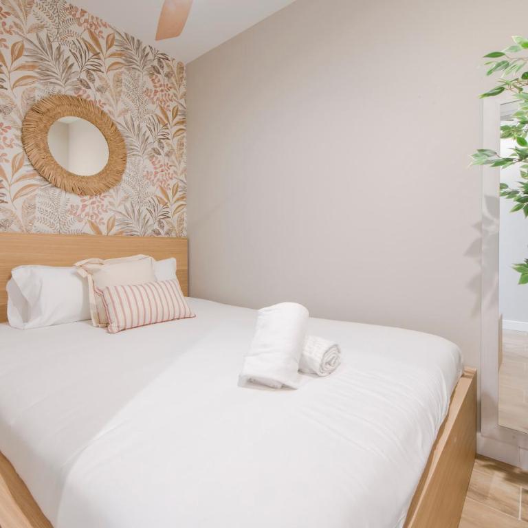 Real encanto para 8, al pie de Plaza España - Three-Bedroom Apartment - 14