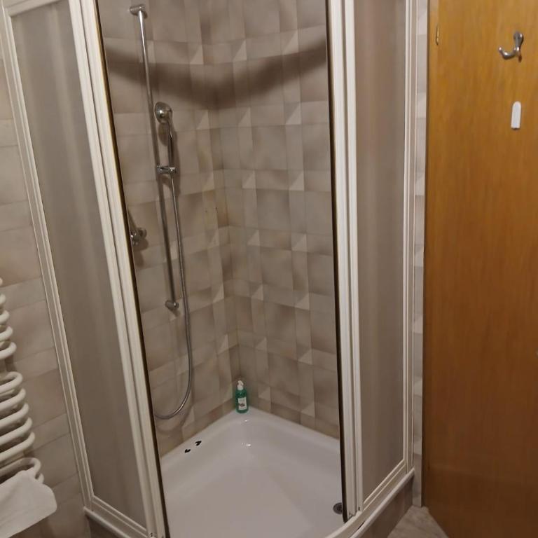 Hostel Engelberg "mein Trail Hostel" - Camera Matrimoniale Standard con Bagno in Comune - 5