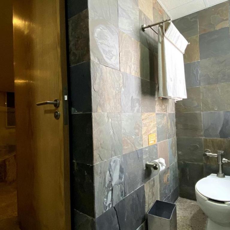 Hotel Lord - Deluxe King Room - 3