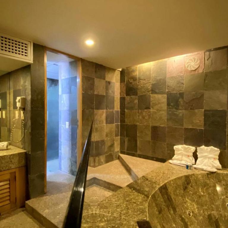 Hotel Lord - Deluxe King Room - 4