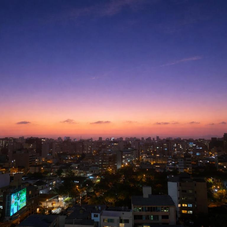 Modern Apartment with AC and Pool near Miraflores, Fast WiFi - One-Bedroom Apartment with City View - 9