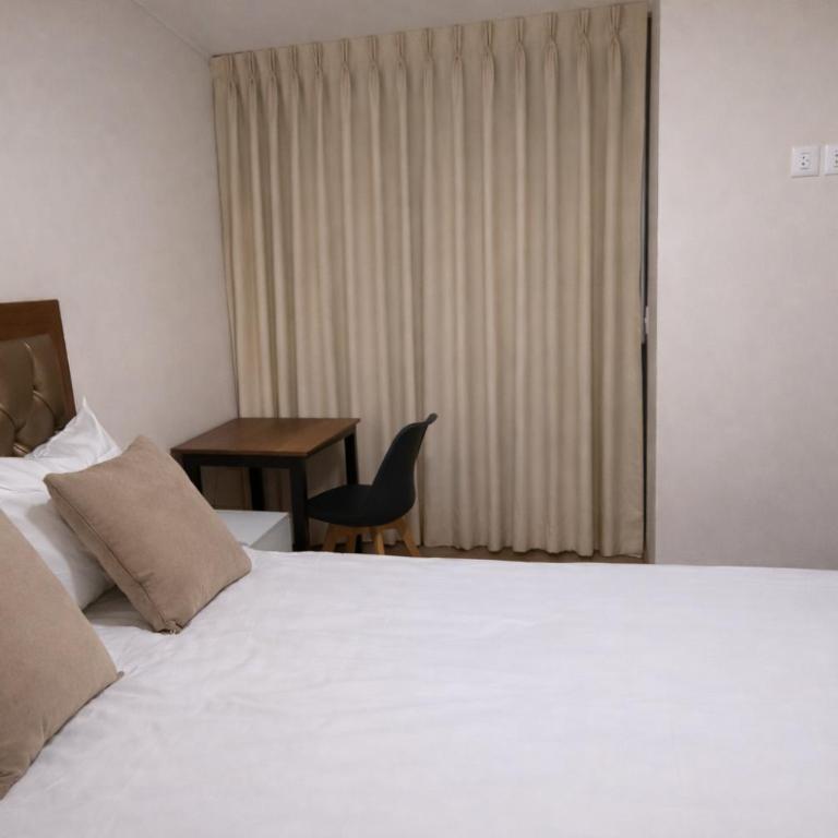 Modern Apartment with AC and Pool near Miraflores, Fast WiFi - One-Bedroom Apartment with City View - 15