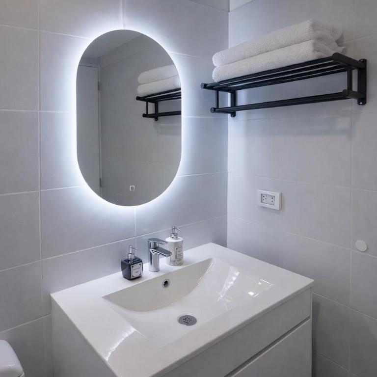 Modern Apartment with AC and Pool near Miraflores, Fast WiFi - One-Bedroom Apartment with City View - 18