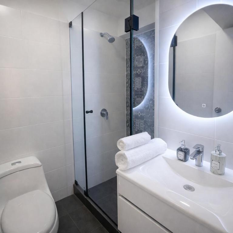 Modern Apartment with AC and Pool near Miraflores, Fast WiFi - One-Bedroom Apartment with City View - 20