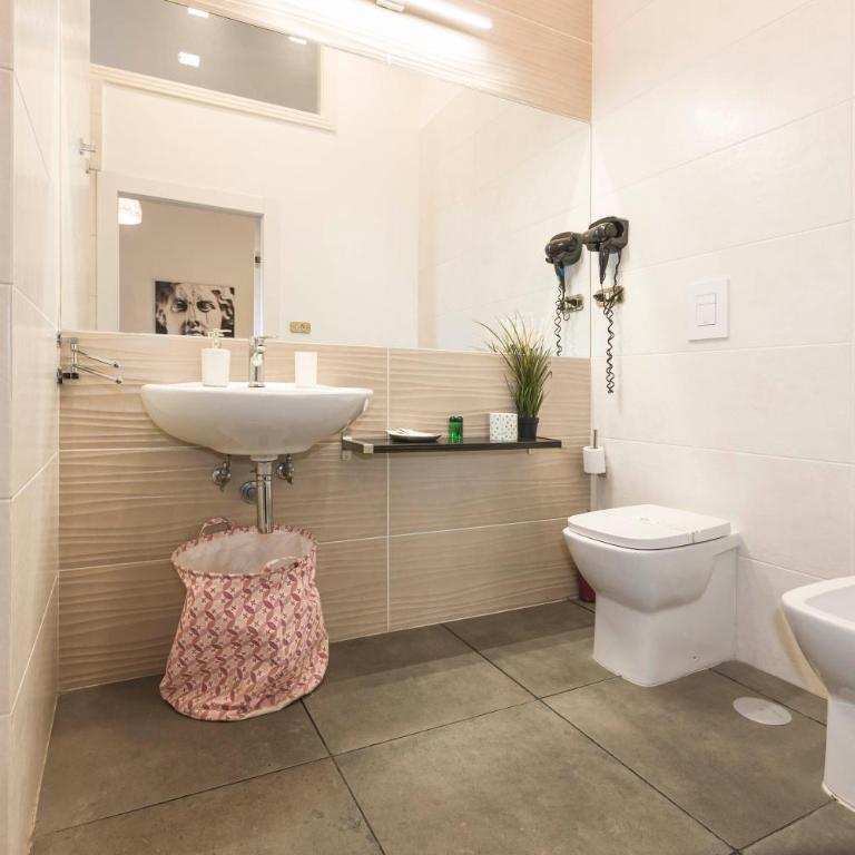 La Casa Del Sole A Mergellina - Camera Familiare con Bagno Privato - 1
