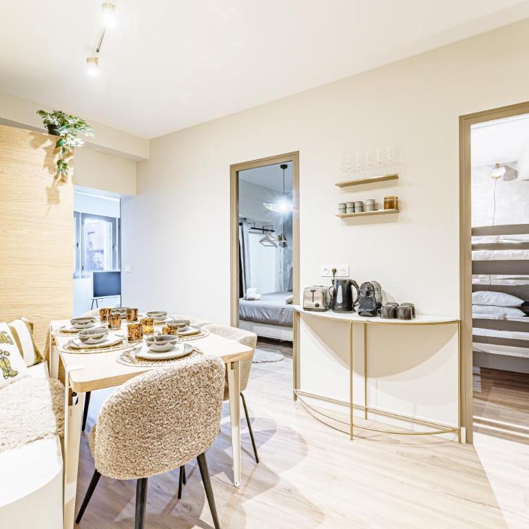 Modern Family Suite with 3 bedrooms and 2 bathrooms for 6 people - Appartement 3 Chambres avec Vue - 11