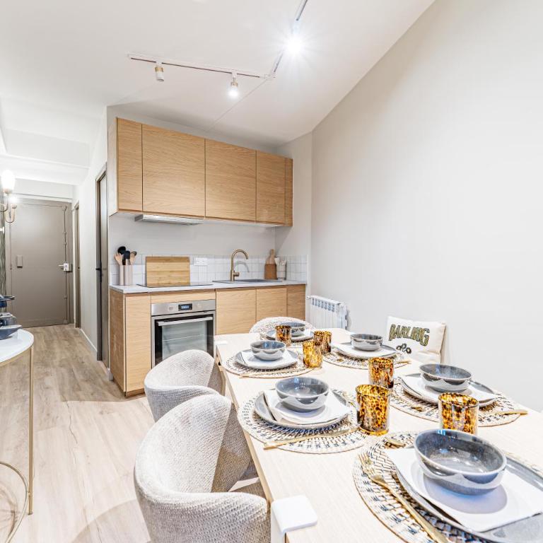 Modern Family Suite with 3 bedrooms and 2 bathrooms for 6 people - Appartement 3 Chambres avec Vue - 13