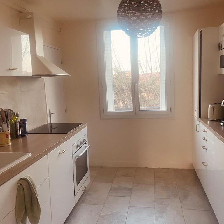 Cozy apartment near city center and train station - Two-Bedroom Apartment - 4