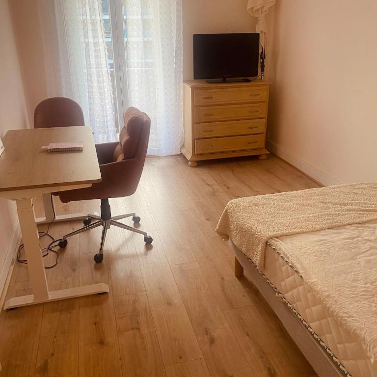 Cozy apartment near city center and train station - Two-Bedroom Apartment - 5