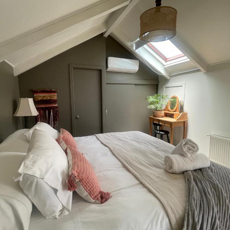 Wellnesshaus Bed and Breakfast - Double or Twin Room with Private Bathroom - 4