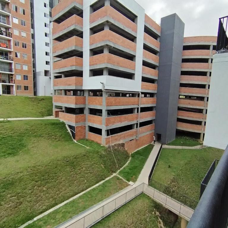 Confortable Apartamento cerca Aerop JMC - Three-Bedroom Apartment - 37