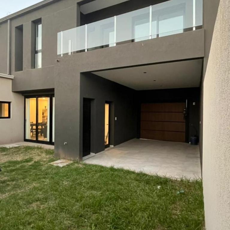 Dúplex con Garage Esperanza - Two-Bedroom House - 3
