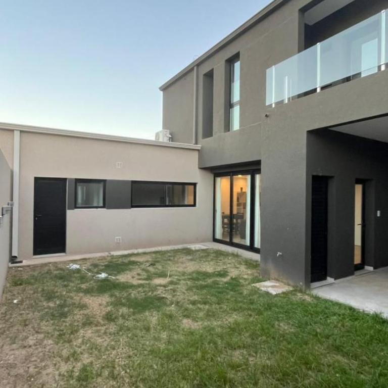 Dúplex con Garage Esperanza - Two-Bedroom House - 15