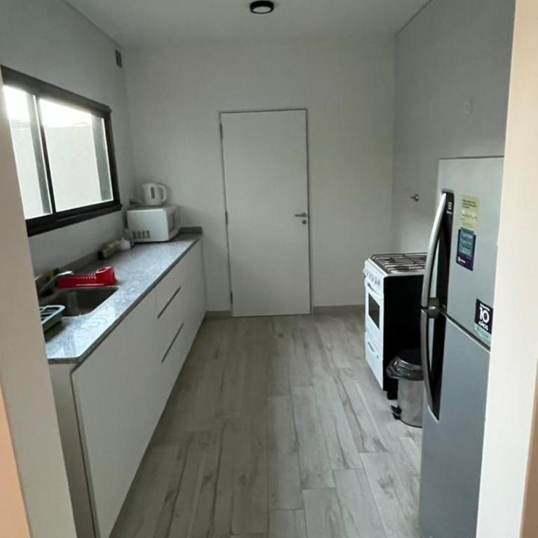 Dúplex con Garage Esperanza - Two-Bedroom House - 4