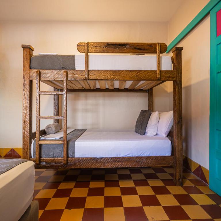 CASA HOTEL LAS HORTENSIAS - Quadruple Room with Private Bathroom - 6