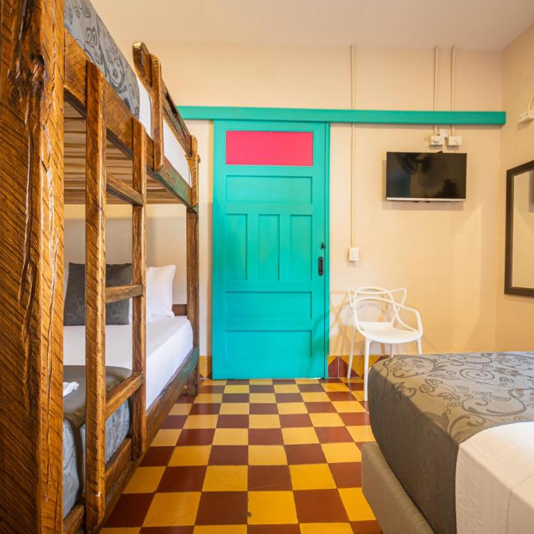 CASA HOTEL LAS HORTENSIAS - Quadruple Room with Private Bathroom - 4