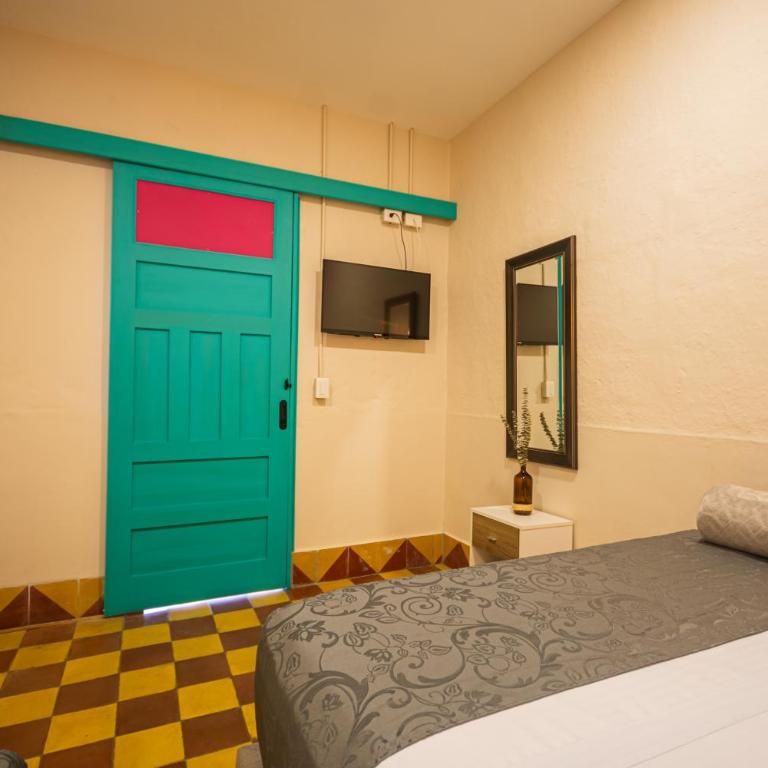 CASA HOTEL LAS HORTENSIAS - Classic Triple Room - 1