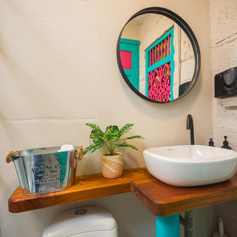 CASA HOTEL LAS HORTENSIAS - Triple Room with Private External Bathroom - 8