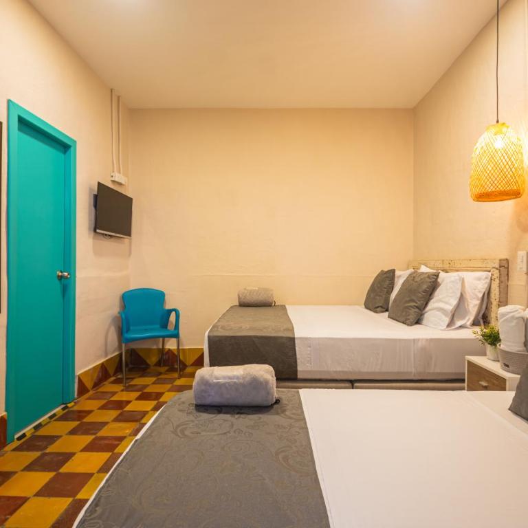 CASA HOTEL LAS HORTENSIAS - Triple Room with Private Bathroom - 11