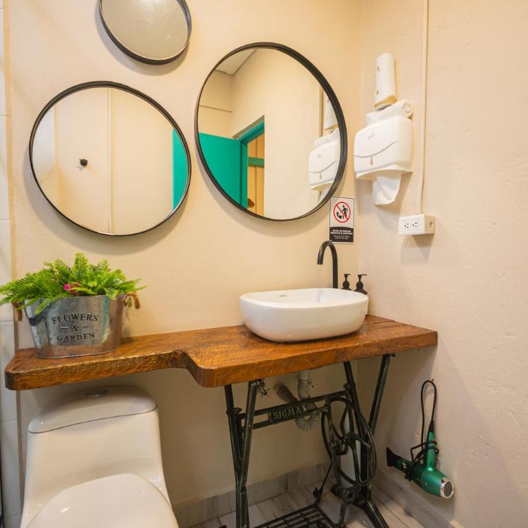 CASA HOTEL LAS HORTENSIAS - Triple Room with Private Bathroom - 9