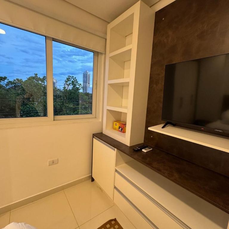 Depto Premium con piscina y cochera a 1 cuadra Shopping del Sol - Two-Bedroom Apartment - 13
