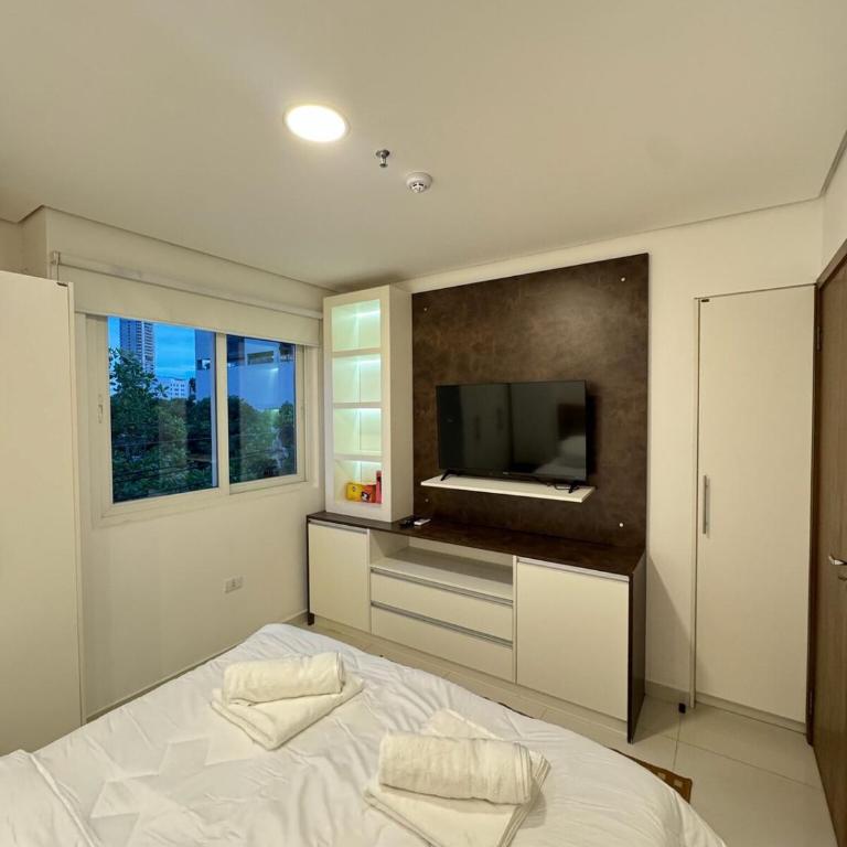 Depto Premium con piscina y cochera a 1 cuadra Shopping del Sol - Two-Bedroom Apartment - 6